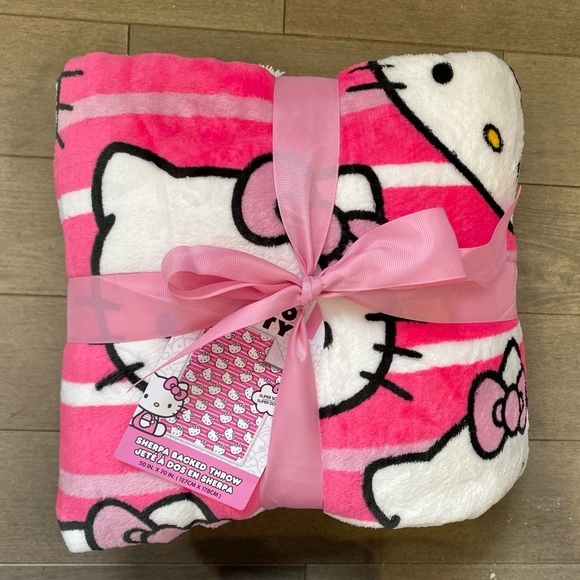 🌸 HELLO KITTY 🌸 Sherpa backed throw. 50”x70” - Picture 1 of 2